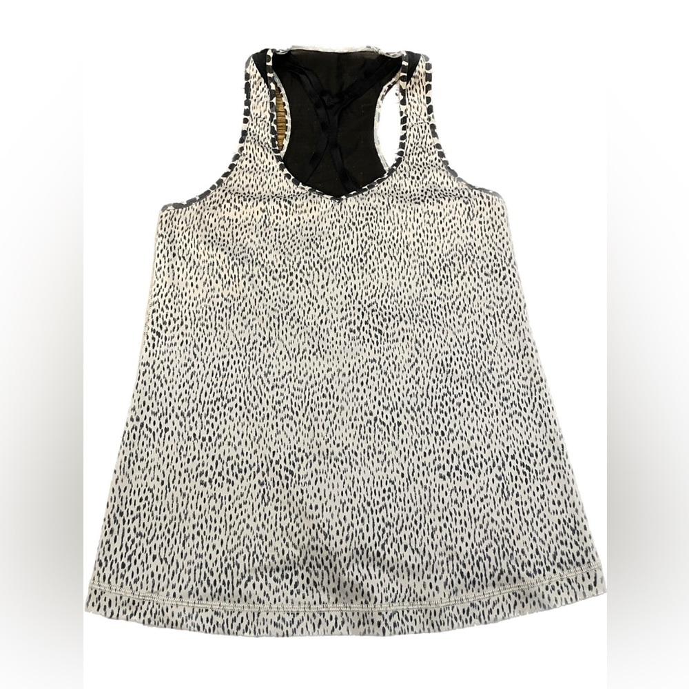 Gorgeous Lululemon Tank Top Leopard Size 10 
Built in bra
Like new condition
